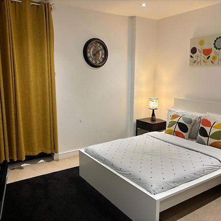 Modern En-Suite Room And Self Catering In Лондон Екстер'єр фото
