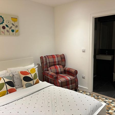 Modern En-Suite Room And Self Catering In Лондон Екстер'єр фото